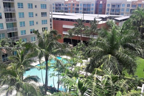 Condo in Miami, Florida, 2 bedrooms  № 1372439 - photo 17