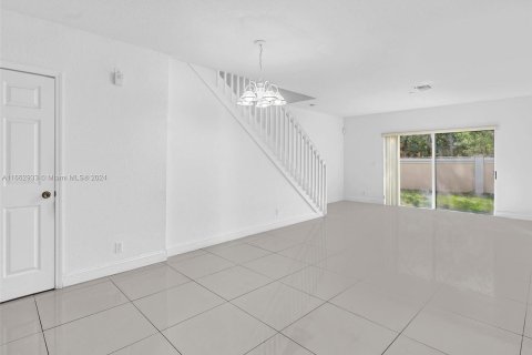 Copropriété à vendre à Tamarac, Floride: 3 chambres, 130.43 m2 № 1372438 - photo 5