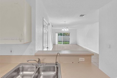 Condo in Tamarac, Florida, 3 bedrooms  № 1372438 - photo 14