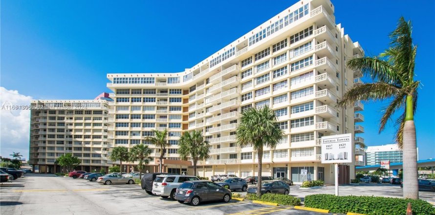 Condo à Hallandale Beach, Floride, 2 chambres  № 1372402