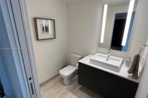 Condo in Miami, Florida, 1 bedroom  № 1372441 - photo 5