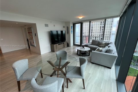 Condo in Miami, Florida, 1 bedroom  № 1372441 - photo 9