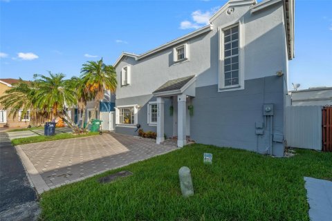 Casa en venta en Miami, Florida, 4 dormitorios, 158.12 m2 № 1399112 - foto 3