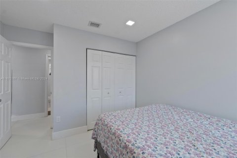 Casa en venta en Miami, Florida, 4 dormitorios, 158.12 m2 № 1399112 - foto 25