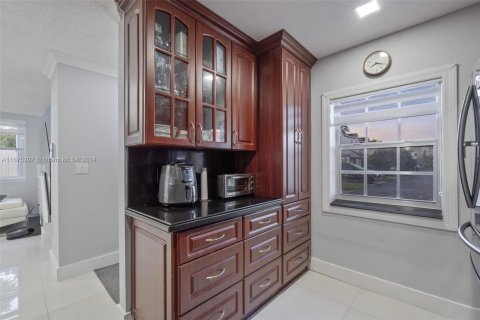 Casa en venta en Miami, Florida, 4 dormitorios, 158.12 m2 № 1399112 - foto 18