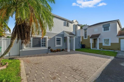 Casa en venta en Miami, Florida, 4 dormitorios, 158.12 m2 № 1399112 - foto 2