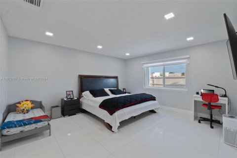 Casa en venta en Miami, Florida, 4 dormitorios, 158.12 m2 № 1399112 - foto 28