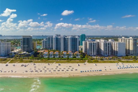 Condo in Miami Beach, Florida, 4 bedrooms  № 350249 - photo 1