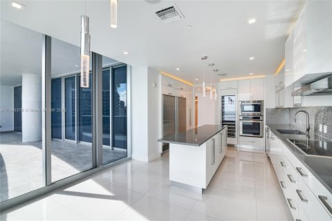 Condo in Miami Beach, Florida, 4 bedrooms  № 350249 - photo 11