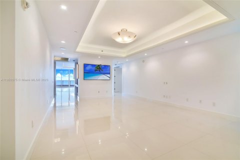 Condo in Miami Beach, Florida, 4 bedrooms  № 350249 - photo 25