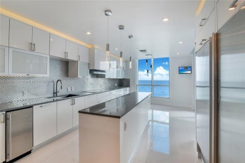 Condo in Miami Beach, Florida, 4 bedrooms  № 350249 - photo 10