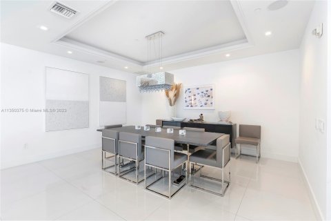 Condo in Miami Beach, Florida, 4 bedrooms  № 350249 - photo 8