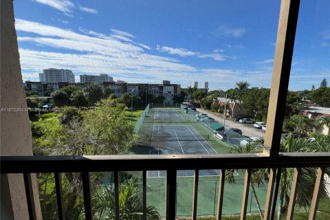 Condo in Hallandale Beach, Florida, 1 bedroom  № 1393621 - photo 4