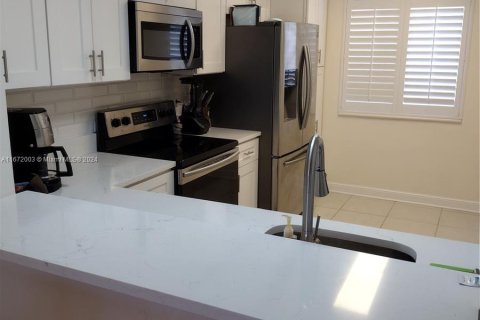 Condo in Delray Beach, Florida, 2 bedrooms  № 1393620 - photo 10