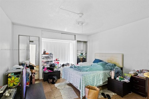 Condo in Lauderhill, Florida, 1 bedroom  № 1096796 - photo 14