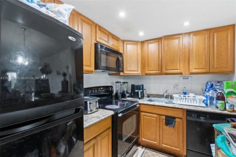 Condominio en venta en Lauderhill, Florida, 1 dormitorio, 67.73 m2 № 1096796 - foto 11