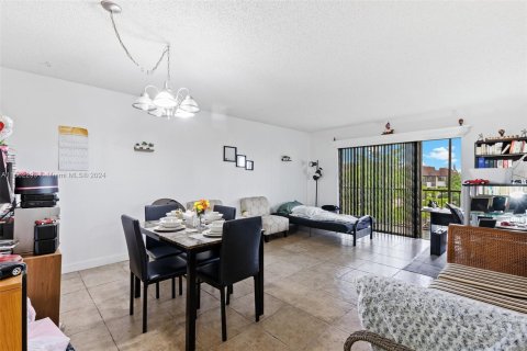 Condominio en venta en Lauderhill, Florida, 1 dormitorio, 67.73 m2 № 1096796 - foto 3