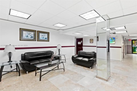 Condominio en venta en Lauderhill, Florida, 1 dormitorio, 67.73 m2 № 1096796 - foto 18