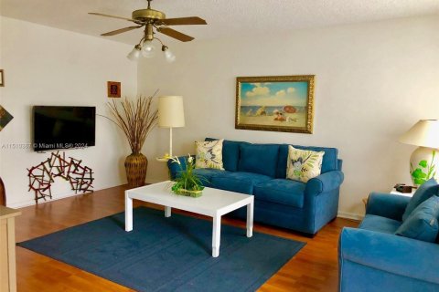 Condominio en venta en Pembroke Pines, Florida, 2 dormitorios, 88.54 m2 № 936010 - foto 19