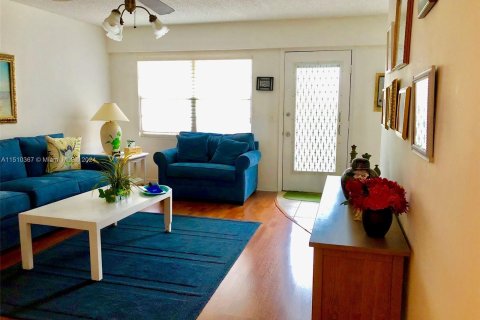 Condominio en venta en Pembroke Pines, Florida, 2 dormitorios, 88.54 m2 № 936010 - foto 2