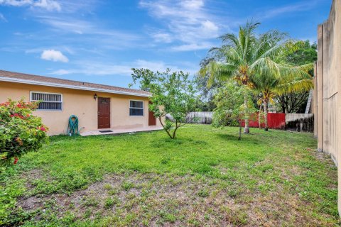 House in Pompano Beach, Florida 2 bedrooms, 125.42 sq.m. № 1183501 - photo 1