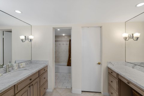 Condo in Lake Park, Florida, 2 bedrooms  № 962291 - photo 13