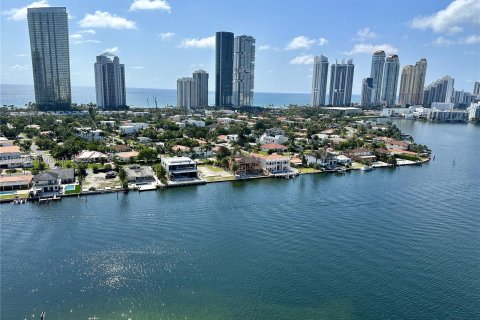 Condo in Aventura, Florida, 2 bedrooms  № 1233601 - photo 1