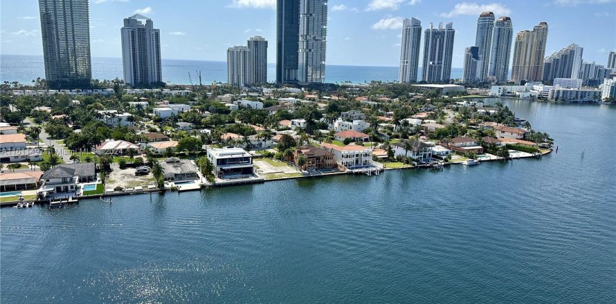 Condominio en Aventura, Florida, 2 dormitorios  № 1233601