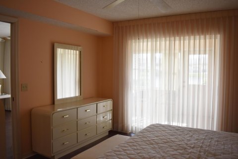 Condo in Vero Beach, Florida, 2 bedrooms  № 732792 - photo 17