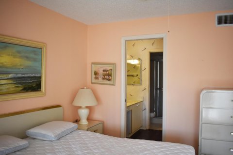 Condo in Vero Beach, Florida, 2 bedrooms  № 732792 - photo 18
