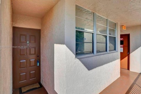 Condo in Davie, Florida, 3 bedrooms  № 909573 - photo 5