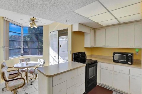 Condo in Davie, Florida, 3 bedrooms  № 909573 - photo 13