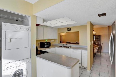 Condo in Davie, Florida, 3 bedrooms  № 909573 - photo 16