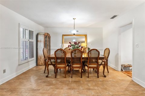 Villa ou maison à vendre à Palmetto Bay, Floride: 6 chambres, 322.09 m2 № 1161499 - photo 3