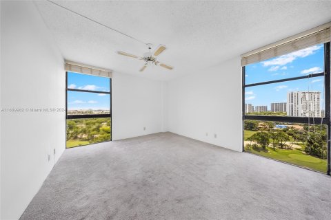 Condo in Aventura, Florida, 2 bedrooms  № 1234790 - photo 16