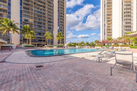 Condo in Aventura, Florida, 2 bedrooms  № 1234790 - photo 1