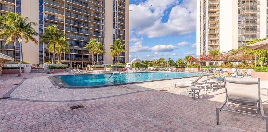 Condominio en Aventura, Florida, 2 dormitorios  № 1234790