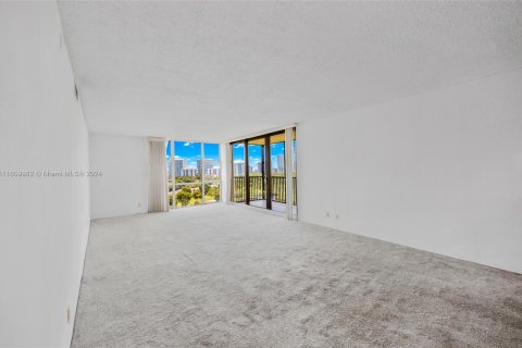 Condo in Aventura, Florida, 2 bedrooms  № 1234790 - photo 9