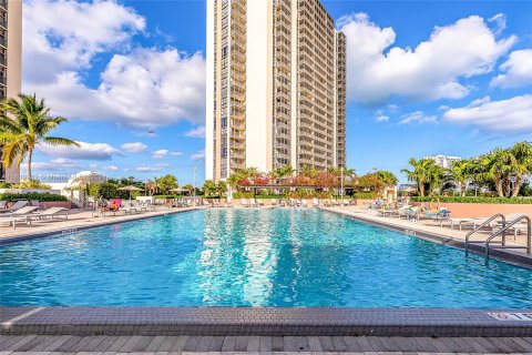 Condominio en venta en Aventura, Florida, 2 dormitorios, 121.98 m2 № 1234790 - foto 2