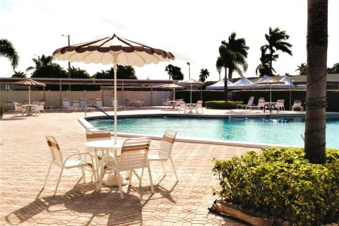 Casa en venta en West Palm Beach, Florida, 1 dormitorio, 56.76 m2 № 1003810 - foto 1