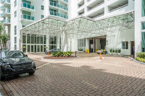 Condo in Miami, Florida, 1 bedroom  № 1404128 - photo 16