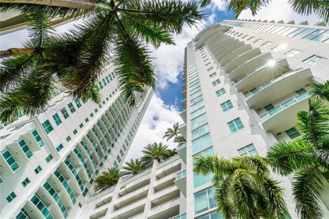 Condo in Miami, Florida, 1 bedroom  № 1404128 - photo 1