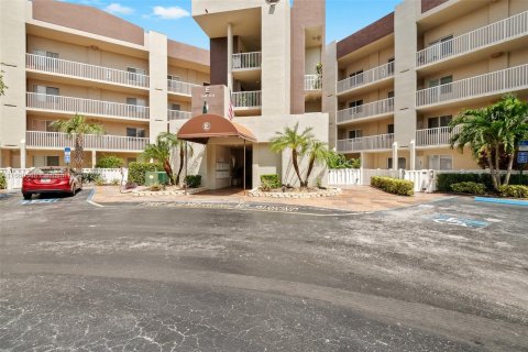 Condominio en venta en Tamarac, Florida, 2 dormitorios, 112.88 m2 № 1368680 - foto 1