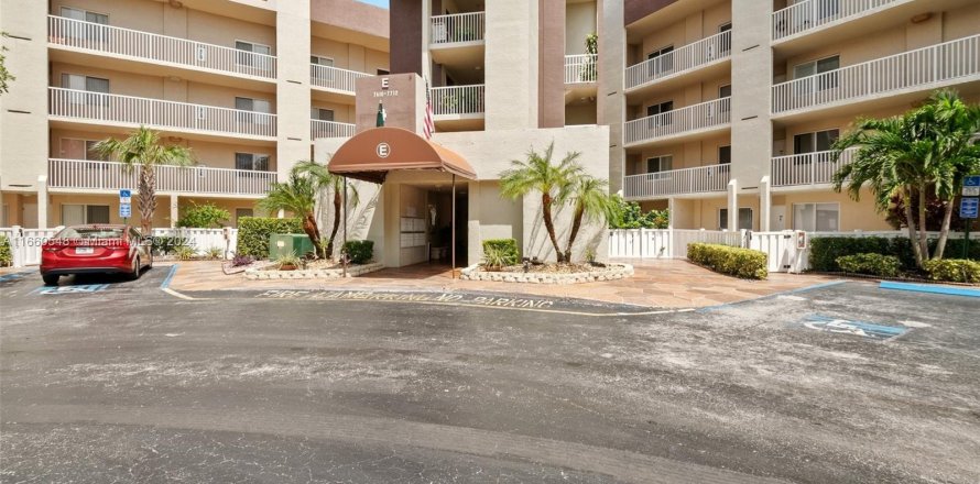 Condominio en Tamarac, Florida, 2 dormitorios  № 1368680