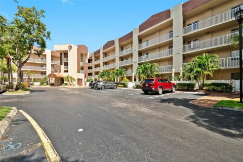 Condominio en venta en Tamarac, Florida, 2 dormitorios, 112.88 m2 № 1368680 - foto 2