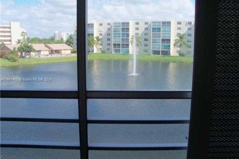 Condo in Dania Beach, Florida, 2 bedrooms  № 1368721 - photo 4