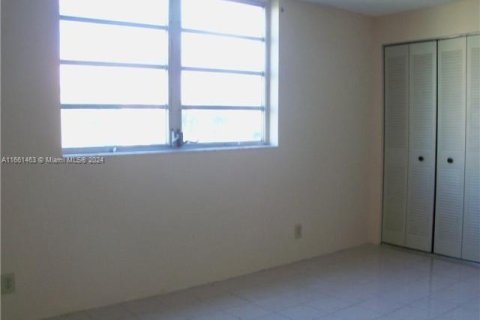 Condo in Dania Beach, Florida, 2 bedrooms  № 1368721 - photo 10