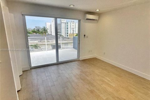 Condominio en alquiler en Miami Beach, Florida, 3 dormitorios, 129.13 m2 № 1368718 - foto 13