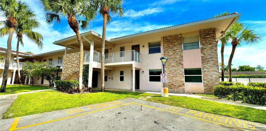 Condo in Coral Springs, Florida, 3 bedrooms  № 1368719