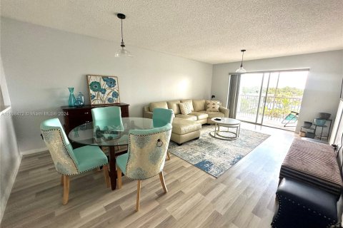 Copropriété à vendre à Sunrise, Floride: 2 chambres, 88.26 m2 № 1310974 - photo 5